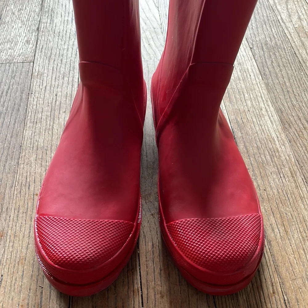 J Crew Red Penguin fur lined rain boots size 7 - Picture 4 of 6